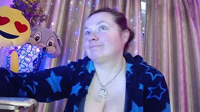 amorelara online show from April 15, 2026, 7:37 am