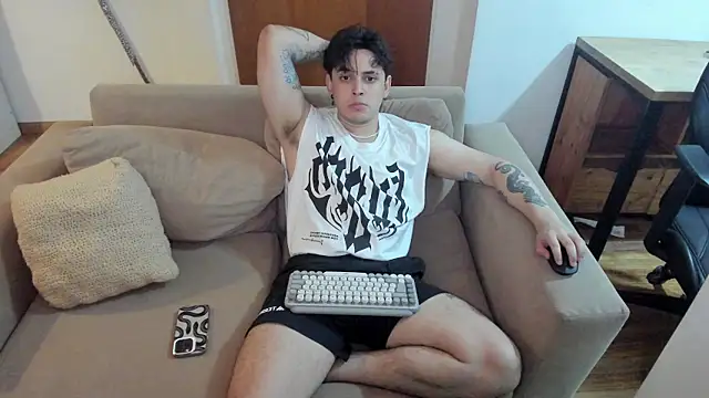 Snapshot of Markuss_b chatting on February 5, 2025, 1:04 am Markuss b online show from February 5, 2025, 1:04 am