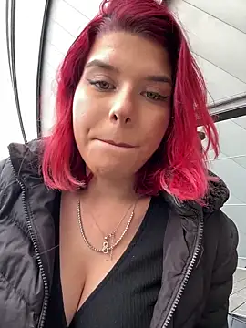 RiriRoseey online show from March 5, 2026, 9:38 am