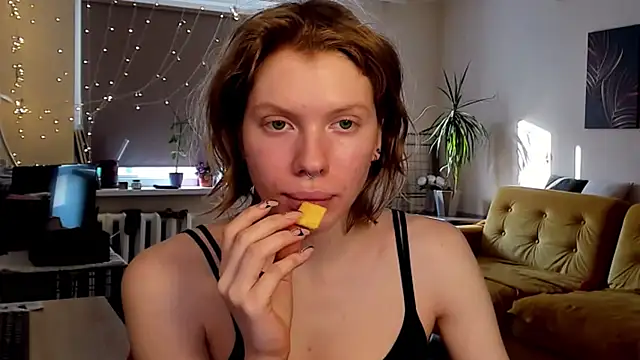 StellaDavis online show from February 25, 2025, 12:34 pm