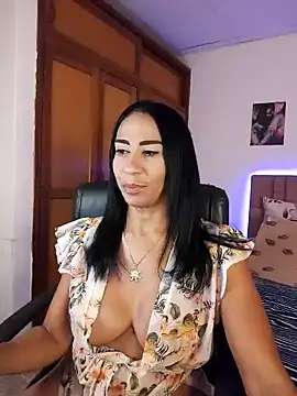 Snapshot of charlotte_bayron02 chatting on June 7, 2026, 12:59 am charlotte bayron02 online show from June 7, 2026, 12:59 am