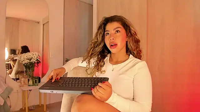 Snapshot of Melina_Ferrer1 chatting on May 30, 2026, 12:46 pm Melina Ferrer1 online show from May 30, 2026, 12:46 pm