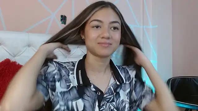 hantonella  online show from September 16, 2025, 8:10 pm