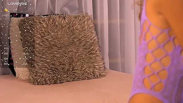 Snapshot of CynthiaWest chatting on September 9, 2025, 3:06 am CynthiaWest online show from September 9, 2025, 3:06 am