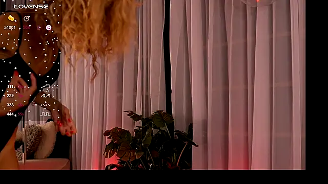 Snapshot of CynthiaWest chatting on October 7, 2025, 3:14 am CynthiaWest online show from October 7, 2025, 3:14 am