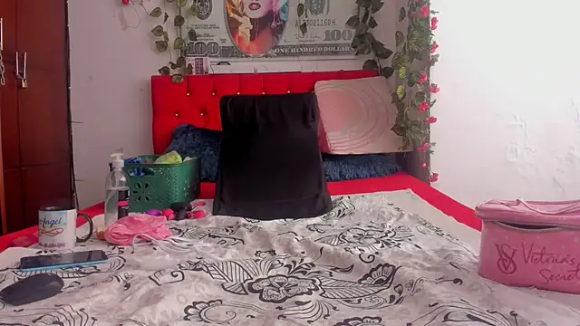 Elianissquirt online show from January 23, 2025, 12:41 pm