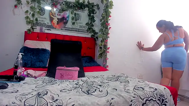 Elianissquirt online show from February 7, 2025, 12:39 pm