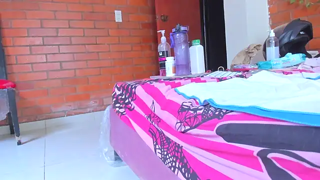 Snapshot of Elianissquirt chatting on March 18, 2026, 12:08 pm Elianissquirt online show from March 18, 2026, 12:08 pm