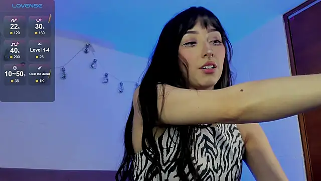 Snapshot of v1cky_ chatting on October 30, 2025, 10:32 pm v1cky online show from October 30, 2025, 10:32 pm