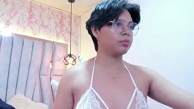 Emmapark  online show from March 4, 2025, 10:05 pm