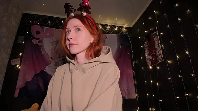 Snapshot of FruttiTatti chatting on December 8, 2024, 11:40 pm FruttiTatti online show from December 8, 2024, 11:40 pm