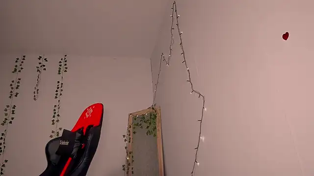 Snapshot of FruttiTatti chatting on September 11, 2025, 7:25 pm FruttiTatti online show from September 11, 2025, 7:25 pm