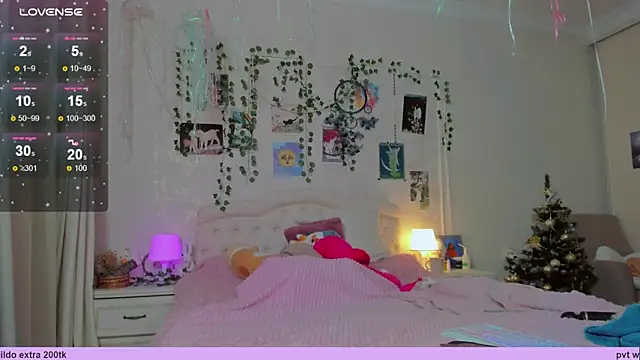 Snapshot of Neko_kitsune1 chatting on January 13, 2025, 1:06 pm Neko kitsune1 online show from January 13, 2025, 1:06 pm