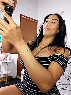 Charlotte Bayron online show from September 9, 2025, 12:10 am