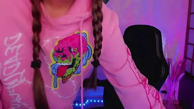 Snapshot of Lina_Brownie chatting on January 6, 2025, 2:04 am Lina Brownie online show from January 6, 2025, 2:04 am