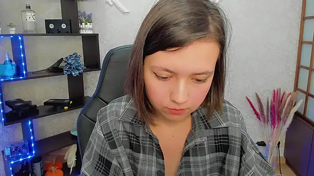 Snapshot of Lina_Brownie chatting on February 3, 2025, 2:36 am Lina Brownie online show from February 3, 2025, 2:36 am