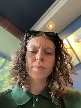 Snapshot of RinaMood chatting on February 6, 2026, 4:39 am RinaMood online show from February 6, 2026, 4:39 am