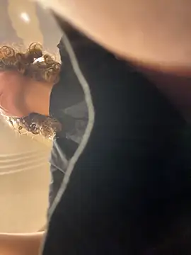 Snapshot of RinaMood chatting on February 20, 2026, 6:26 am RinaMood online show from February 20, 2026, 6:26 am