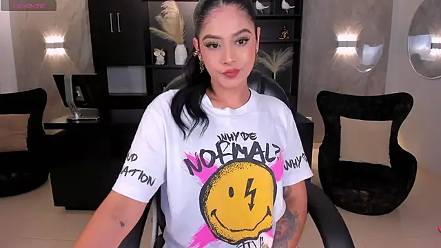 Snapshot of AlyssaDean chatting on November 2, 2025, 12:40 pm AlyssaDean online show from November 2, 2025, 12:40 pm