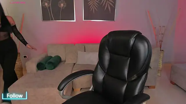 Snapshot of AlyssaDean chatting on November 20, 2025, 11:43 am AlyssaDean online show from November 20, 2025, 11:43 am