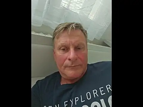 Snapshot of johnnym1 chatting on March 31, 2026, 1:22 pm johnnym1 online show from March 31, 2026, 1:22 pm