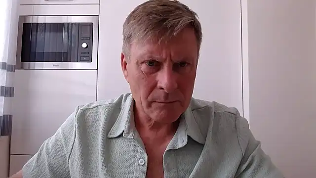 Snapshot of johnnym1 chatting on April 8, 2026, 11:10 am johnnym1 online show from April 8, 2026, 11:10 am