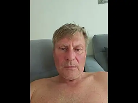 Snapshot of johnnym1 chatting on April 28, 2026, 2:33 pm johnnym1 online show from April 28, 2026, 2:33 pm