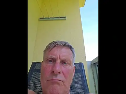 Snapshot of johnnym1 chatting on May 29, 2026, 12:47 pm johnnym1 online show from May 29, 2026, 12:47 pm