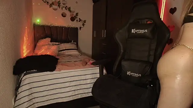 jennymature76 online show from February 9, 2026, 2:43 pm