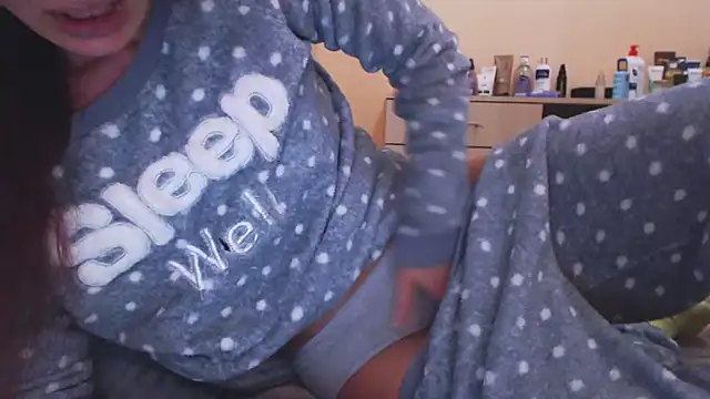 LovelyAndraGirl online show from September 18, 2025, 3:58 pm