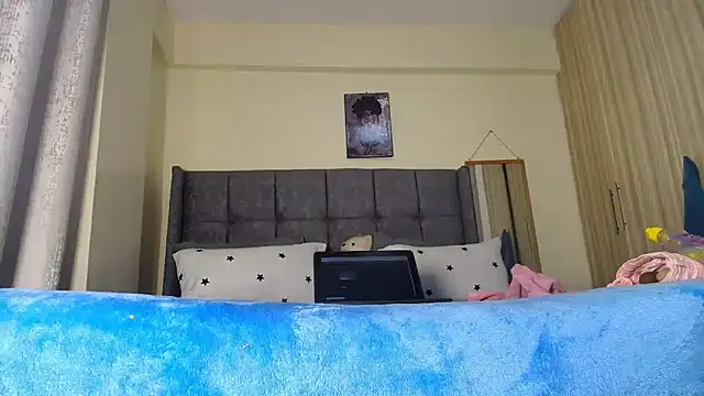 Snapshot of t-NaughtyLicia chatting on February 14, 2025, 4:04 am t-NaughtyLicia online show from February 14, 2025, 4:04 am