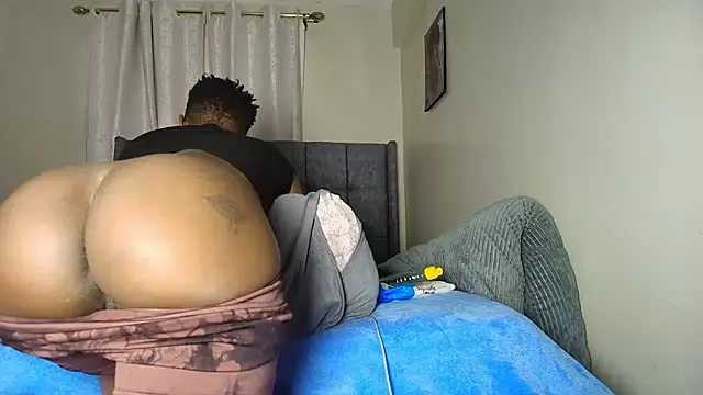 t-NaughtyLicia online show from December 2, 2025, 3:34 am