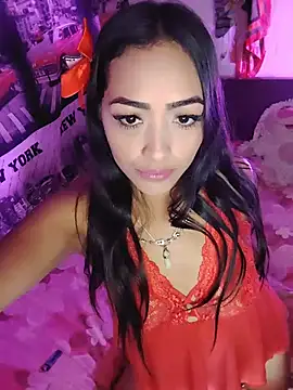 Snapshot of latiinahot chatting on August 6, 2026, 5:20 am latiinahot online show from August 6, 2026, 5:20 am