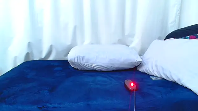 Snapshot of HotSmallTits chatting on October 20, 2025, 9:37 pm HotSmallTits online show from October 20, 2025, 9:37 pm