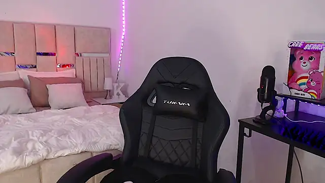 KimGeorgia  online show from March 15, 2025, 12:47 am