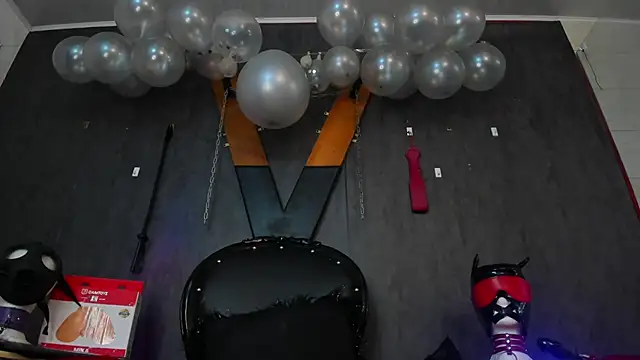 Snapshot of CharlotteScotte chatting on January 9, 2025, 12:09 pm CharlotteScotte online show from January 9, 2025, 12:09 pm