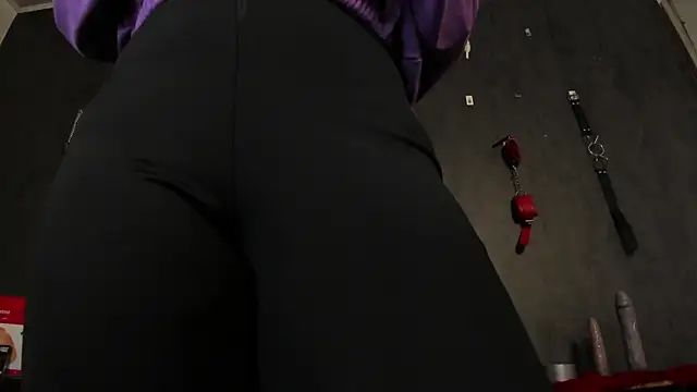 Snapshot of CharlotteScotte chatting on March 11, 2025, 11:33 am CharlotteScotte online show from March 11, 2025, 11:33 am