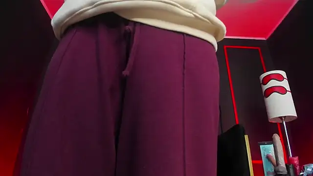 Snapshot of CharlotteScotte chatting on October 1, 2025, 12:00 pm CharlotteScotte online show from October 1, 2025, 12:00 pm