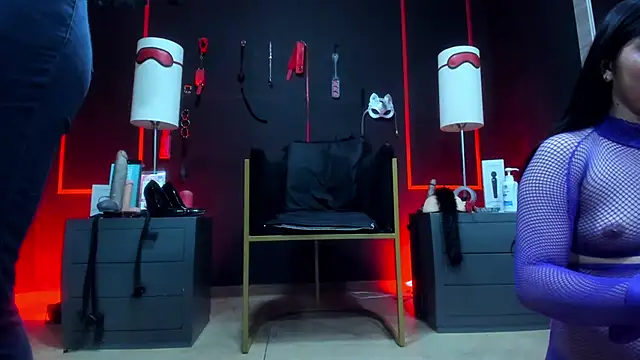 Snapshot of CharlotteScotte chatting on October 28, 2025, 12:09 pm CharlotteScotte online show from October 28, 2025, 12:09 pm