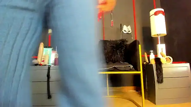 Snapshot of CharlotteScotte chatting on November 4, 2025, 11:31 am CharlotteScotte online show from November 4, 2025, 11:31 am