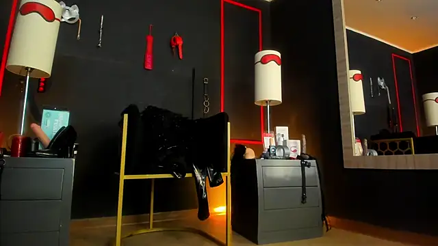 Snapshot of CharlotteScotte chatting on November 14, 2025, 12:26 pm CharlotteScotte online show from November 14, 2025, 12:26 pm