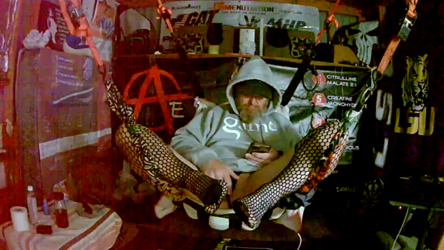 Snapshot of Cummerforyouu2 chatting on March 17, 2026, 7:23 am Cummerforyouu2 online show from March 17, 2026, 7:23 am