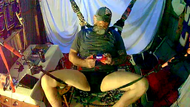 Snapshot of Cummerforyouu2 chatting on March 26, 2026, 4:40 am Cummerforyouu2 online show from March 26, 2026, 4:40 am