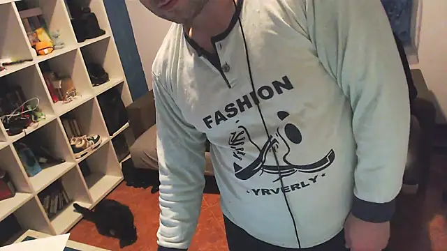 ravingr4d4 online show from February 21, 2025, 1:44 pm