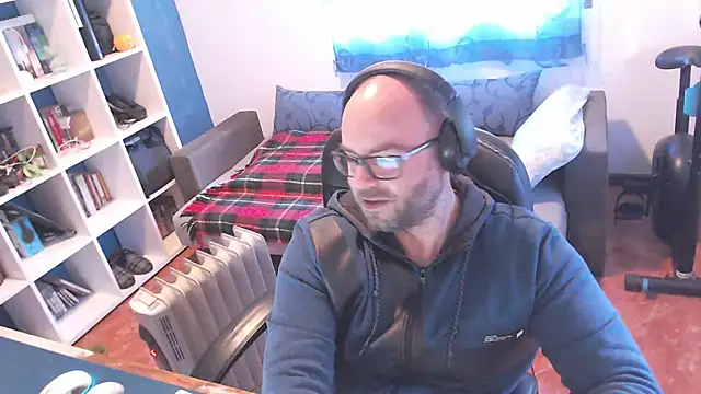 ravingr4d4 online show from March 4, 2025, 2:42 pm