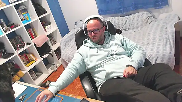 ravingr4d4 online show from February 4, 2026, 11:53 pm