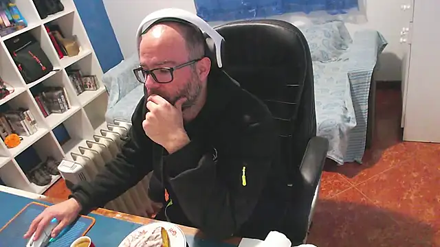 ravingr4d4 online show from February 15, 2026, 4:58 pm