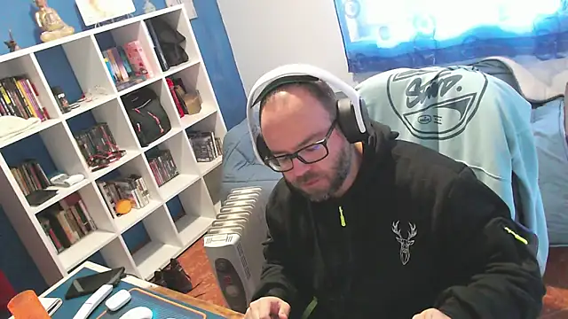 ravingr4d4 online show from February 26, 2026, 9:19 am