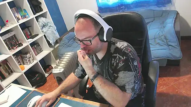 ravingr4d4 online show from March 31, 2026, 8:04 am