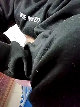 SweetGirl2k2 online show from February 10, 2025, 3:46 am